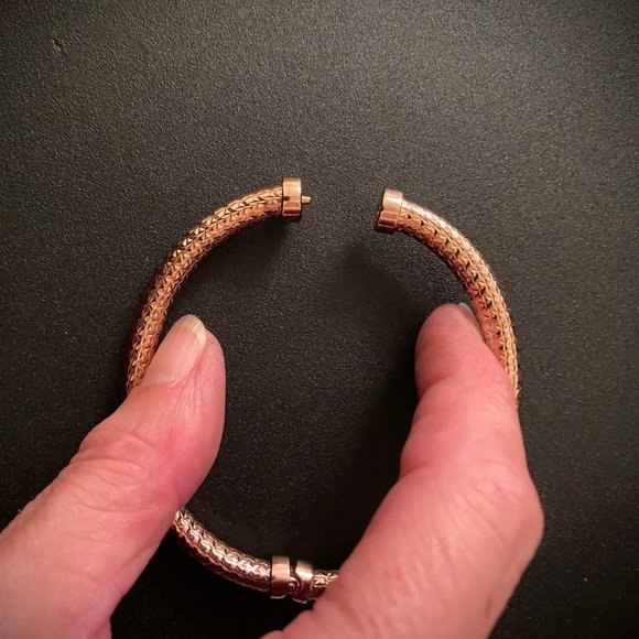 Fine Milor Italy 925 SS Gold-tone Diamond-cut Bangle, 7" - Picture 6 of 9